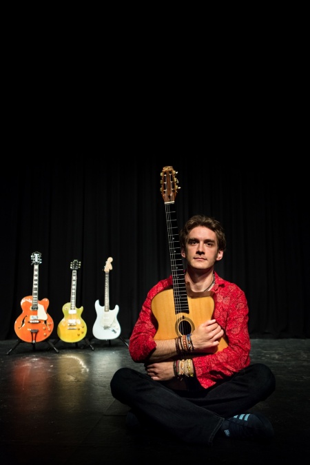 remi_harris_with_guitars remi_harris_with_guitars